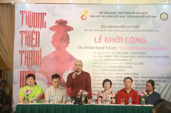 Tái hiện nghi lễ hầu đồng trên sân khấu Cải lương – Xiếc